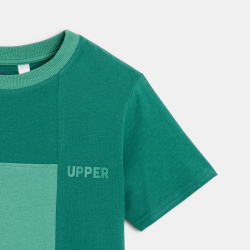 تيشيرت بأكمام قصيرة باللون...