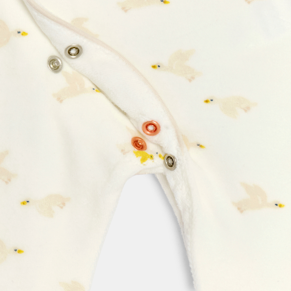 بيجاما مخملية عليها أوزة، اللون بيج، للصبي الصغير بيجاما مخملية عليها أوزة، اللون بيج، للصبي الصغير