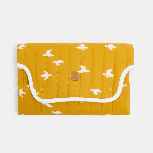 بساط تغيير الحفاضات أثناء السفر، باللون الأصفر للأطفال حديثي الولادة من الجنسين بساط تغيير الحفاضات أثناء السفر، باللون الأصفر للأطفال حديثي الولادة من الجنسين