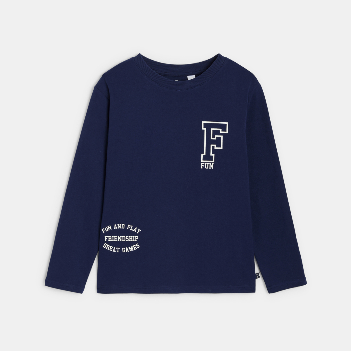 تي شيرت كم طويل أزرق بطبعة رسالة للأولاد. تي شيرت كم طويل أزرق بطبعة رسالة للأولاد.