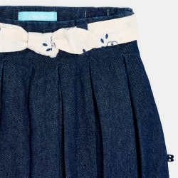 تنورة قصيرة بطيات جينز خام...