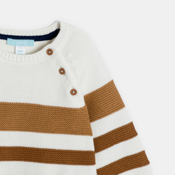 كنزة مخططة منسوجة تريكو، باللون البني للصبيان الصغار.
