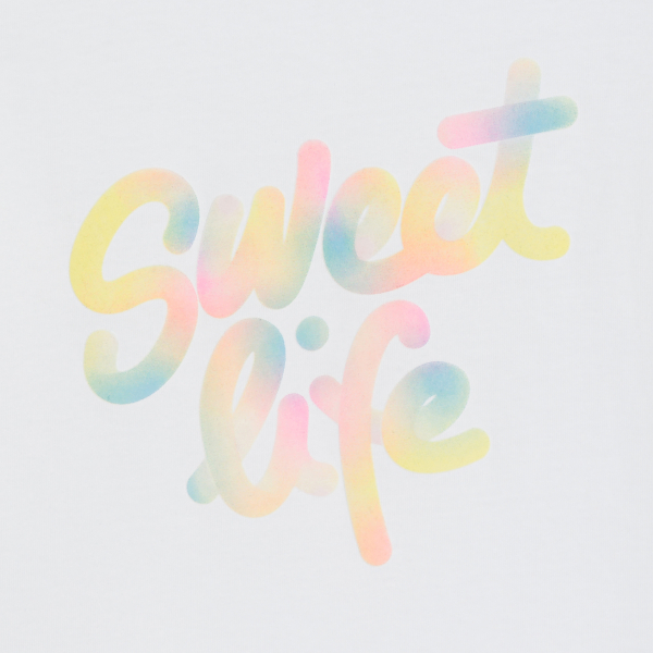 تيشيرت أبيض بأكمام طويلة عليه رسالة للفتيات تيشيرت أبيض بأكمام طويلة عليه رسالة للفتيات