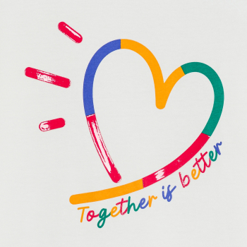 بيجاما مرسوم عليها قلب من الجيرسيه قطعتين، بيضاء اللون للفتيات