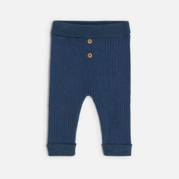 بلوفر من قماش التريكو مخطط، باللون الأزرق، وبنطلون من قماش مضلع للصبي الصغير بلوفر من قماش التريكو مخطط، باللون الأزرق، وبنطلون من قماش مضلع للصبي الصغير