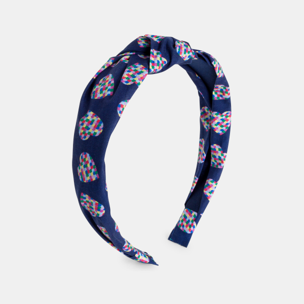 طوق شعر للفتيات وعليه عقدة. طوق شعر للفتيات وعليه عقدة.