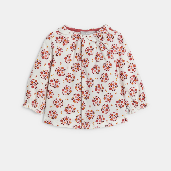 طقم للفتيات الصغيرات باللون الوردي. طقم للفتيات الصغيرات باللون الوردي.