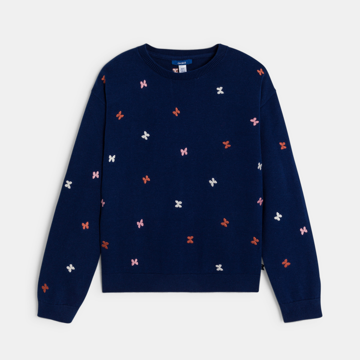 كنزة زرقاء اللون، ومُطرزة برسمة فراشة للفتيات كنزة زرقاء اللون، ومُطرزة برسمة فراشة للفتيات