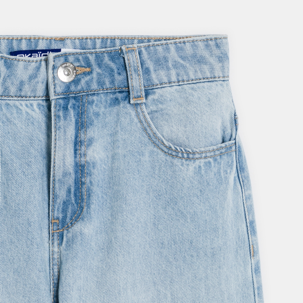 جينز واسع باللون الأزرق الفاتح للفتيات جينز واسع باللون الأزرق الفاتح للفتيات