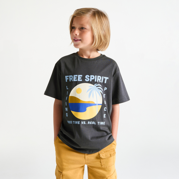 تيشيرت بأكمام قصيرة، رمادي اللون الأولاد، وعليه نقش تيشيرت بأكمام قصيرة، رمادي اللون الأولاد، وعليه نقش