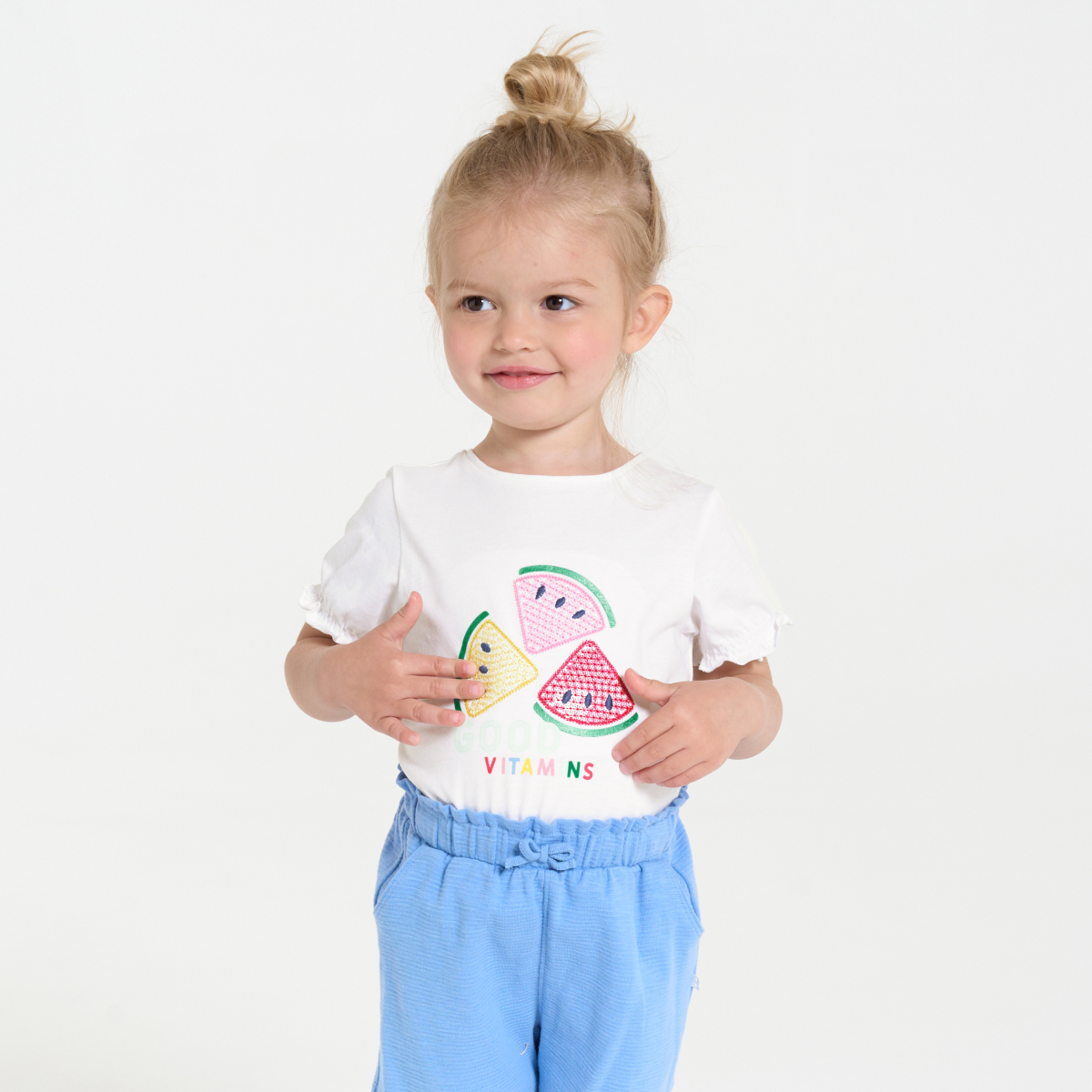 تي شيرت أبيض عليه ترتر للطفلة الرضيعة تي شيرت أبيض عليه ترتر للطفلة الرضيعة