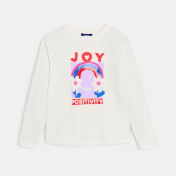 تيشيرت أبيض بأكمام طويلة عليه رسالة للفتيات