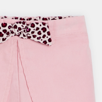 شورت ذو طيات، من المخمل المضلّع، باللون الوردي الفاتح، للفتيات الصغيرات