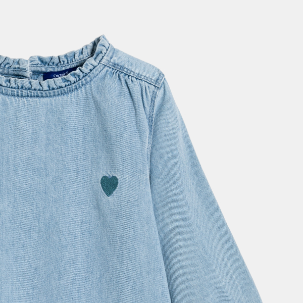 فستان قصير من الجينز الفاتح للفتيات بتطريز قلب، أزرق اللون فستان قصير من الجينز الفاتح للفتيات بتطريز قلب، أزرق اللون