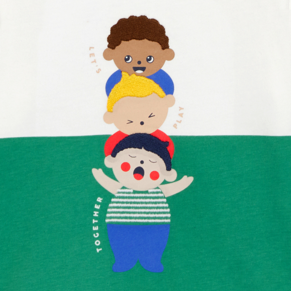 تيشيرت أخضر بأكمام طويلة للصبي الصغير تيشيرت أخضر بأكمام طويلة للصبي الصغير