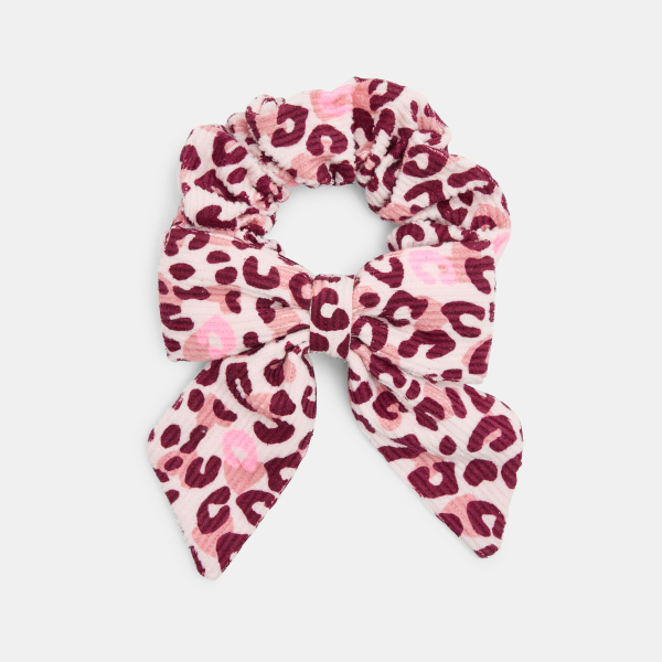 ربطة شعر معقودة بطبعة جلد الفهد، باللون الوردي للفتيات. ربطة شعر معقودة بطبعة جلد الفهد، باللون الوردي للفتيات.