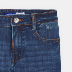 بنطلون جينز ضيق أزرق اللون...