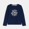 تيشيرت بأكمام طويلة ورسالة مطبوعة باللون الأزرق الداكن للأولاد. تيشيرت بأكمام طويلة ورسالة مطبوعة باللون الأزرق الداكن للأولاد.