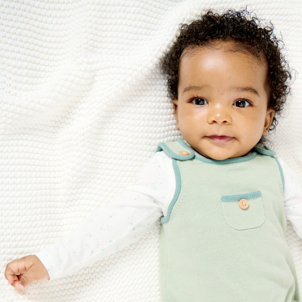 سالوبيت بقماش تريكو وبودي أخضر للصبي حديث الولادة سالوبيت بقماش تريكو وبودي أخضر للصبي حديث الولادة