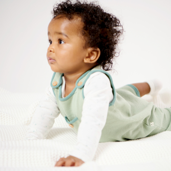 سالوبيت بقماش تريكو وبودي أخضر للصبي حديث الولادة