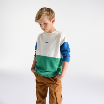 سويت شيرت بتصميم ألوان متداخلة من الصوف الناعم، باللون الأخضر للأولاد.