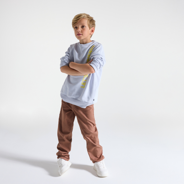 بنطلون(سروال) بقصة واسعة وباللون البني، للفتيان بنطلون(سروال) بقصة واسعة وباللون البني، للفتيان