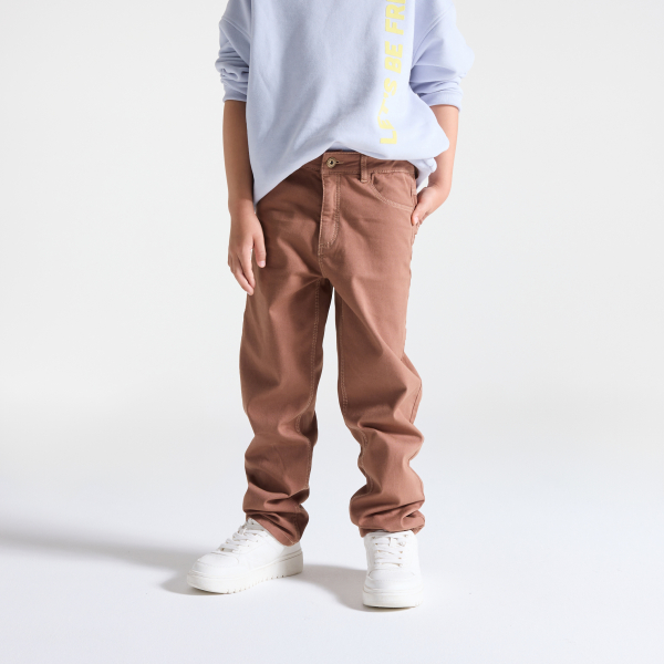 بنطلون(سروال) بقصة واسعة وباللون البني، للفتيان بنطلون(سروال) بقصة واسعة وباللون البني، للفتيان