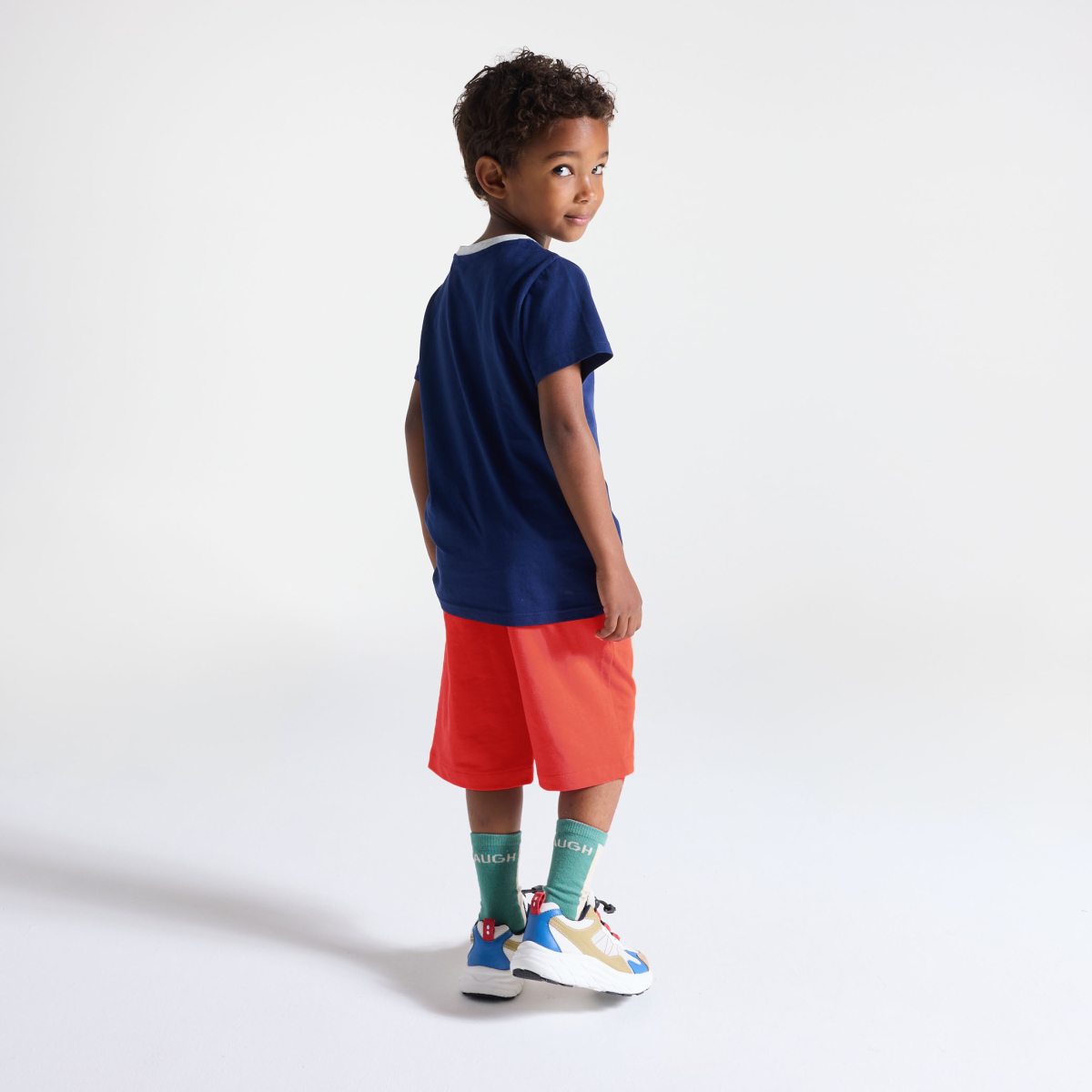 شورت برمودا أحمر للأولاد شورت برمودا أحمر للأولاد