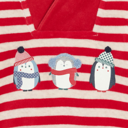 بيجاما باللون الأحمر وبها...