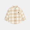 قميص فوقي مبطن بقماش الشيربا ومنمق بمربعات باللون البيج للأولاد الصغار قميص فوقي مبطن بقماش الشيربا ومنمق بمربعات باللون البيج للأولاد الصغار
