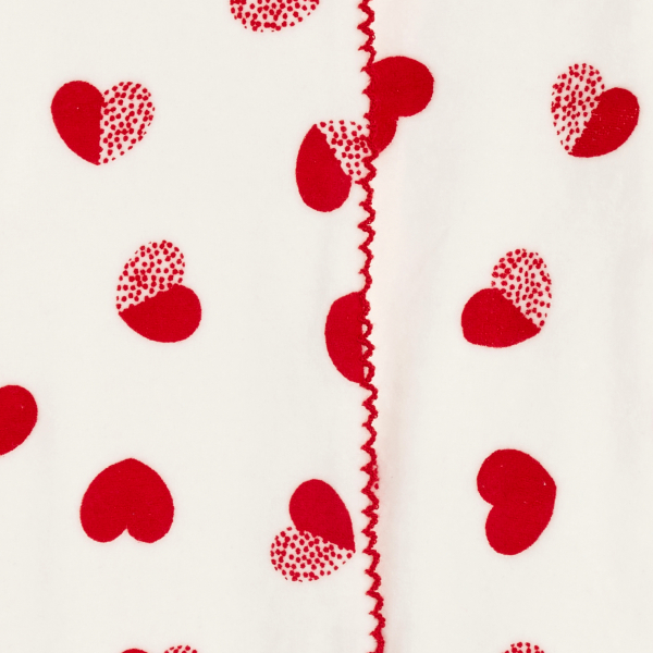 بيجاما مخملية عليها قلوب، بيضاء اللون، للطفلة الصغيرة بيجاما مخملية عليها قلوب، بيضاء اللون، للطفلة الصغيرة