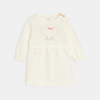 فستان محبوك بطريقة التريكو ومزين برسمة فأر، وسترة بيضاء للفتيات الصغيرات