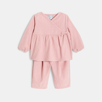 طقم مخملي باللون الوردي.للفتيات الصغيرات