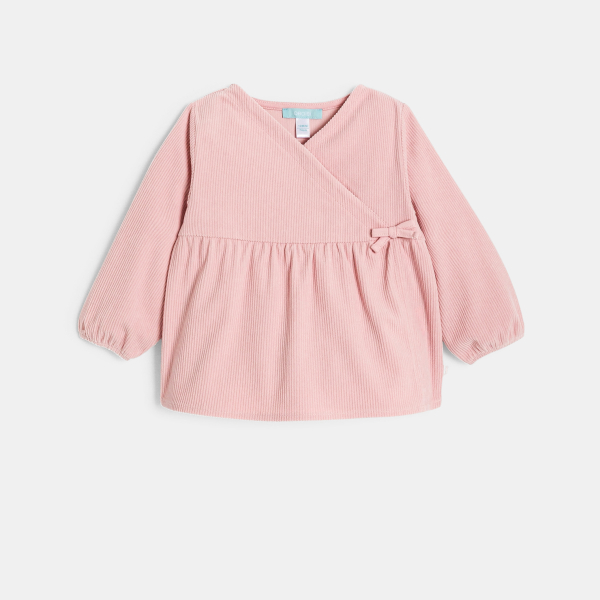 طقم مخملي باللون الوردي.للفتيات الصغيرات طقم مخملي باللون الوردي.للفتيات الصغيرات