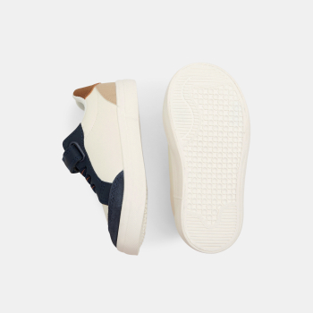 حذاء رياضي منخفض الرقبة من الجلد وباللون الأزرق الداكن، للفتيان الصغار