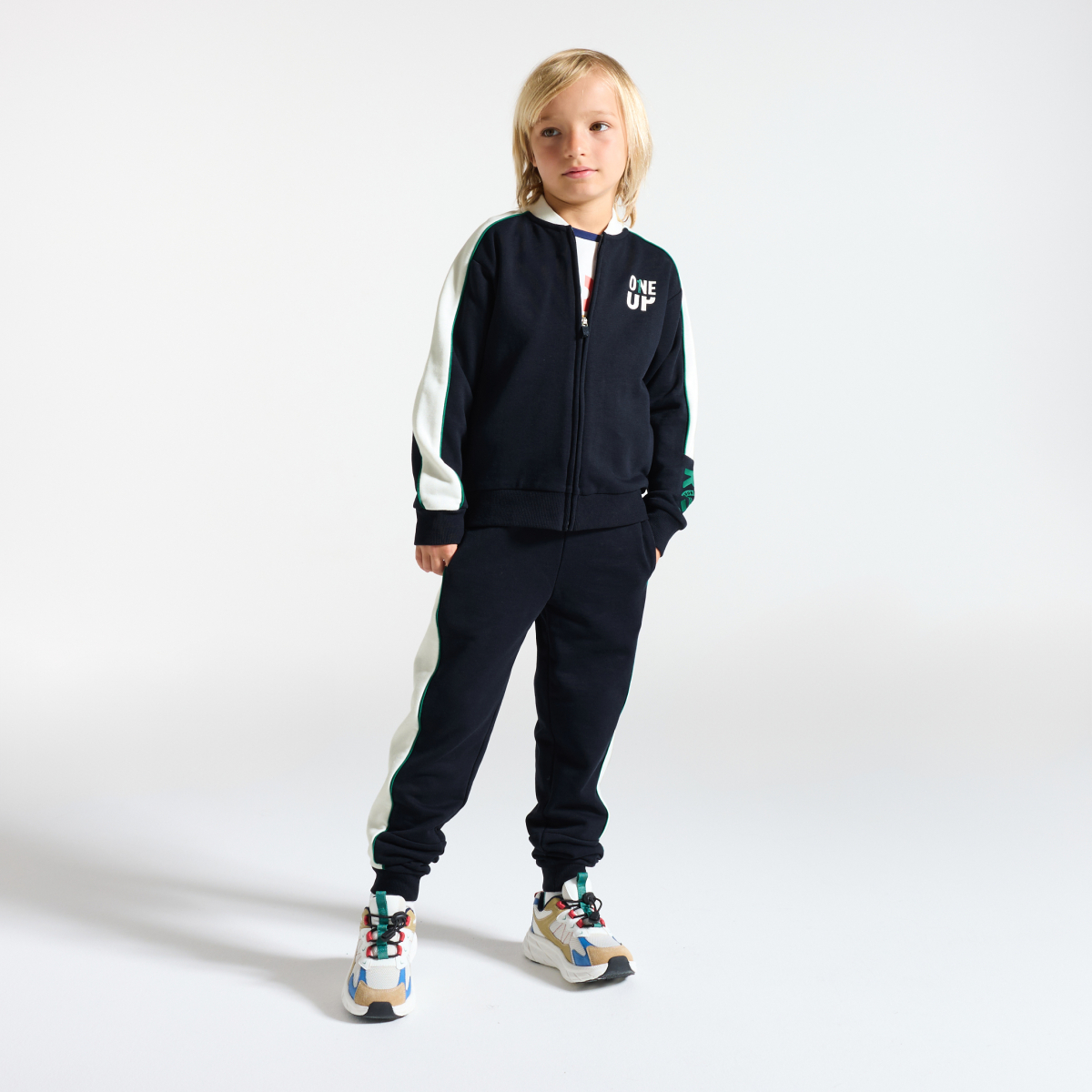 سويت شيرت ميلتون ثنائي اللون أسود للأولاد سويت شيرت ميلتون ثنائي اللون أسود للأولاد