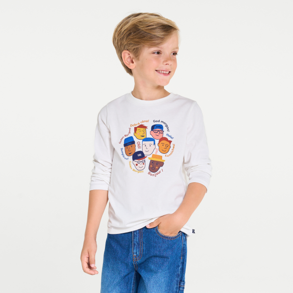 تي شيرت باللون الأبيض للصبيان تي شيرت باللون الأبيض للصبيان