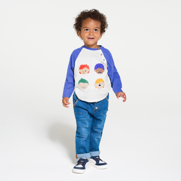 تيشيرت بأكمام طويلة، أزرق اللون، عليه عبارات طويلة، للصبي الصغير تيشيرت بأكمام طويلة، أزرق اللون، عليه عبارات طويلة، للصبي الصغير