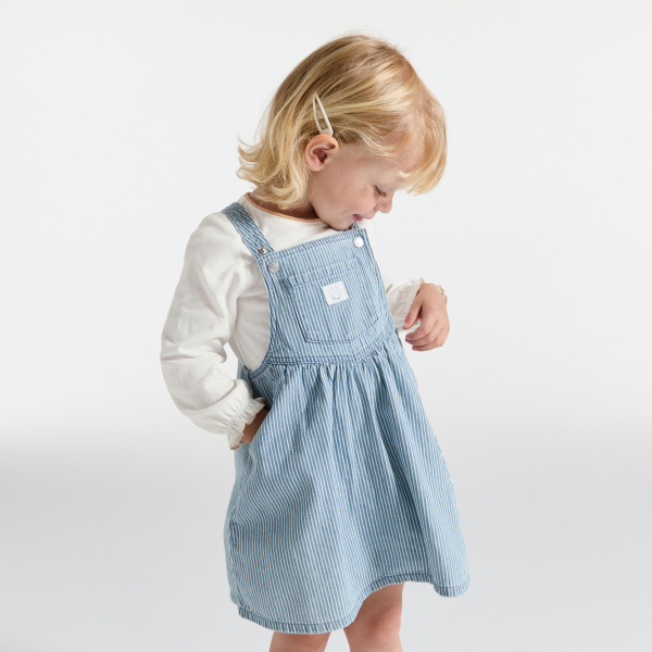 بلوزة زهرية، بيضاء اللون مرسوم عليها قطة، للطفلة الصغيرة بلوزة زهرية، بيضاء اللون مرسوم عليها قطة، للطفلة الصغيرة