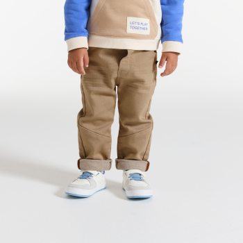 بنطلون جينز من الدنيم مريح للغاية وجد مرن بلون البيج للأولاد الصغار