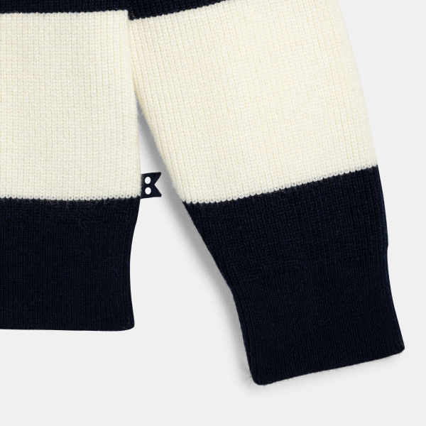 كنزة مخطّطة بياقة عالية، باللون الأزرق الداكن للأولاد