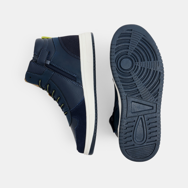 حذاء رياضي عالي الرقبة وباللون الأزرق، للفتيان حذاء رياضي عالي الرقبة وباللون الأزرق، للفتيان