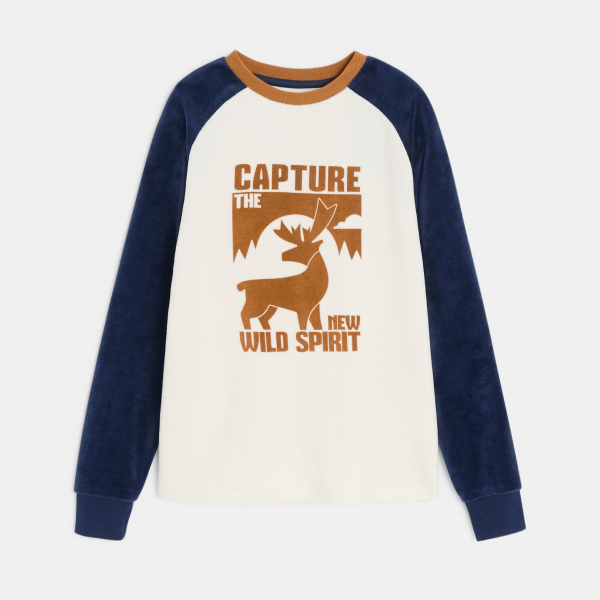 بيجاما من قطعتين باللون الأزرق، من المخمل ومُزينة برسمة غزال، للفتيان بيجاما من قطعتين باللون الأزرق، من المخمل ومُزينة برسمة غزال، للفتيان