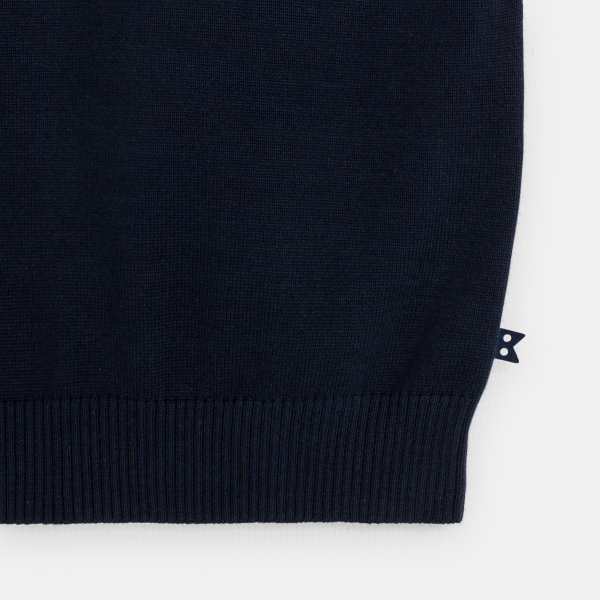 قميص تحتاني بياقة مثلثة باللون الأزرق البحري للأولاد قميص تحتاني بياقة مثلثة باللون الأزرق البحري للأولاد