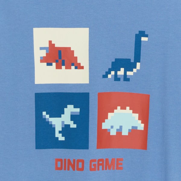 تيشيرت باللون الأزرق ومُزيَّن برسمة ديناصور، للفتيان. تيشيرت باللون الأزرق ومُزيَّن برسمة ديناصور، للفتيان.