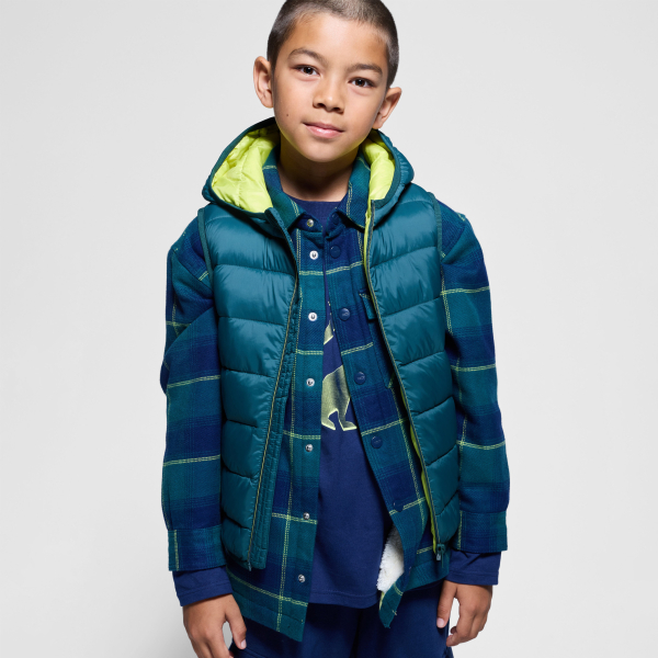 سترة بدون أكمام وبغطاء رأس، اللون أخضر غامق سترة بدون أكمام وبغطاء رأس، اللون أخضر غامق