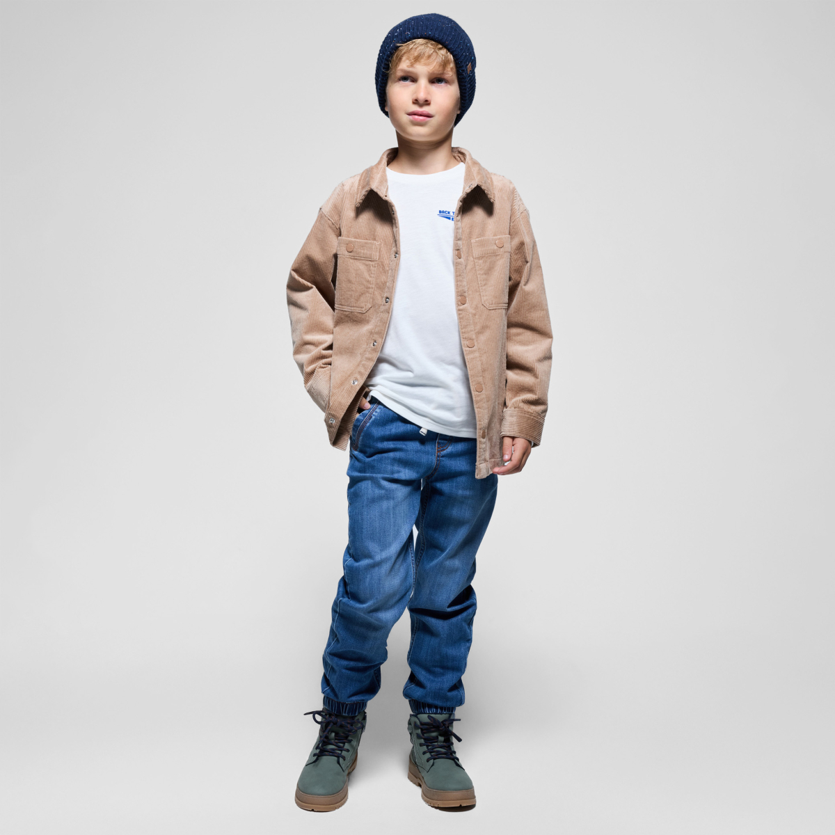 قميص فوقي من القطيفة مضلع بني اللون، للأولاد  قميص فوقي من القطيفة مضلع بني اللون، للأولاد