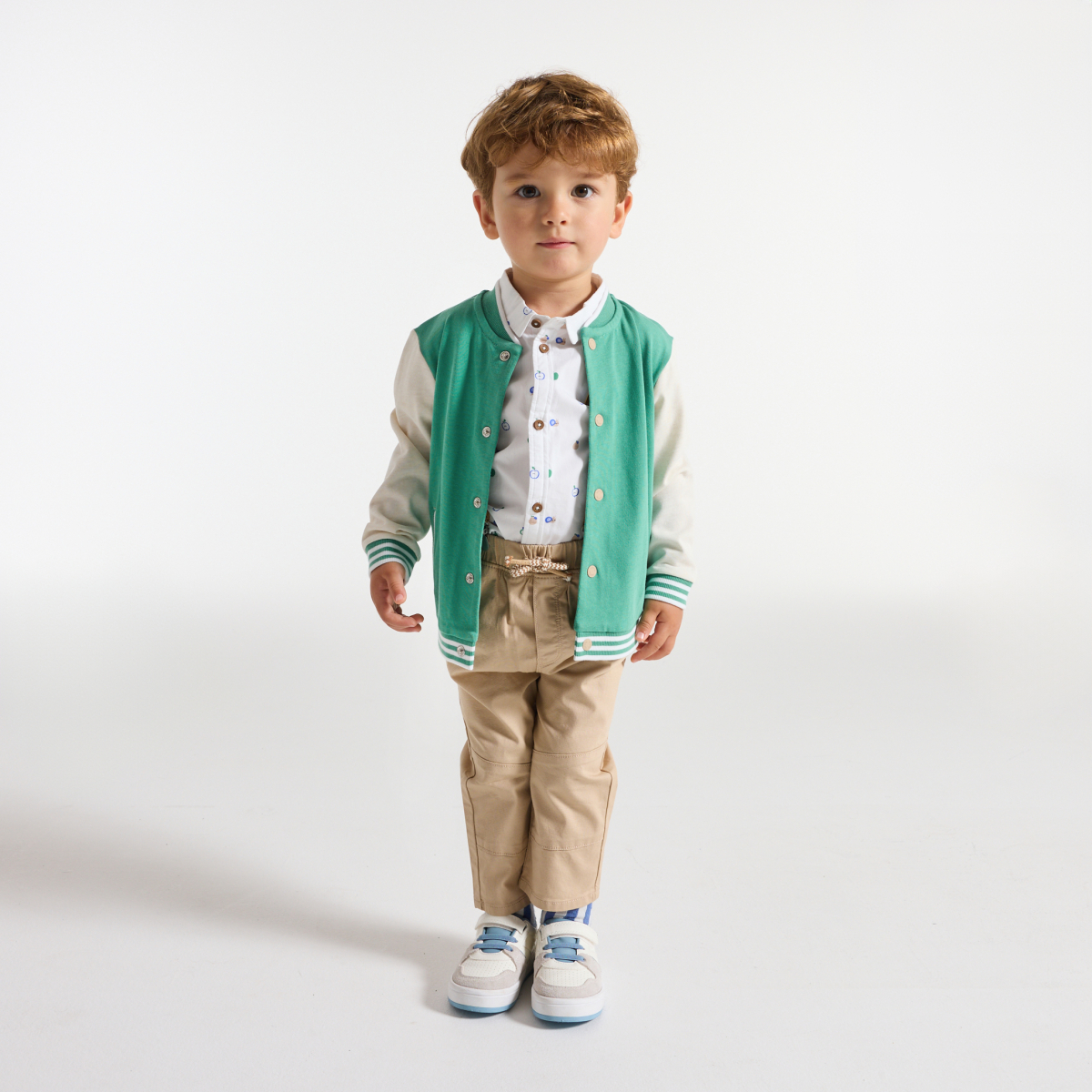 جاكيت تيدي مرسوم عليها فواكه خضراء اللون، للصبي الصغير جاكيت تيدي مرسوم عليها فواكه خضراء اللون، للصبي الصغير