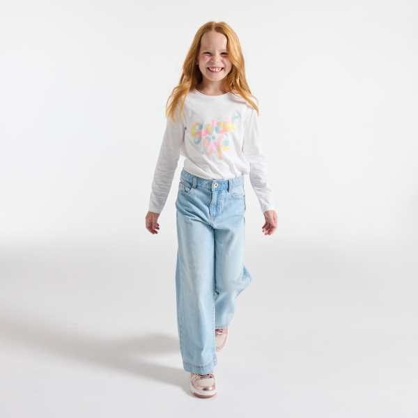 تيشيرت أبيض بأكمام طويلة عليه رسالة للفتيات تيشيرت أبيض بأكمام طويلة عليه رسالة للفتيات